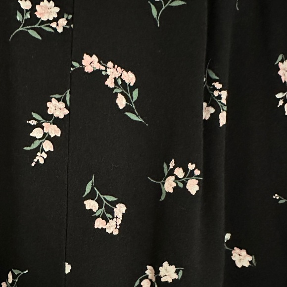 NWOT Abound by Nordstrom Black Floral Shorts Size Small - Picture 4 of 6